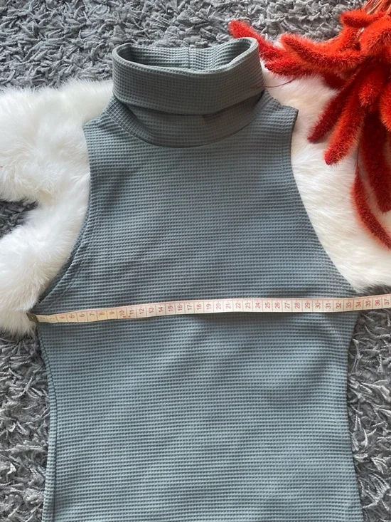 Gil Rodriguez Ribbed Mock-Neck Set - Picture 4 of 8